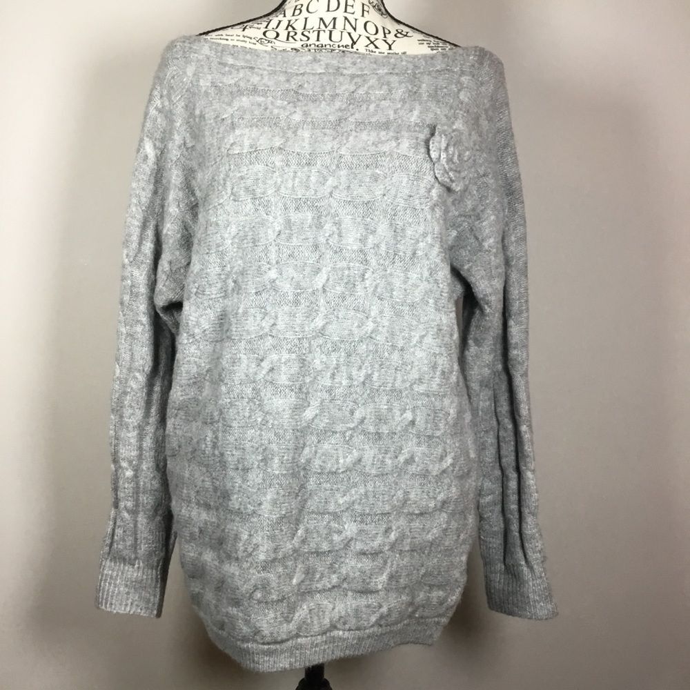 Light grey chunky cable knit sweater with flower broach boat neck sz L/XL